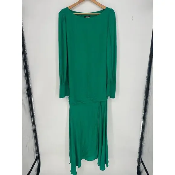 De La Vali Presley Gown in Kelly Green
